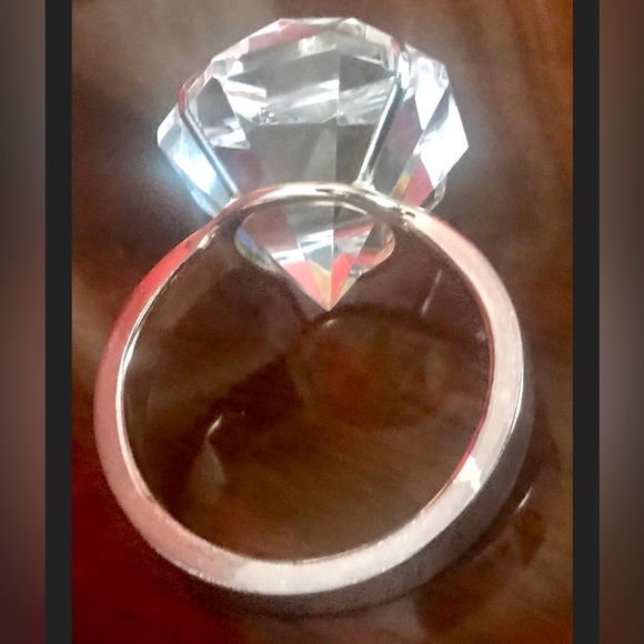 Vtg Decorative Oversized Crystal Cut Glass Faux Diamond Ring - Picture 5 of 9